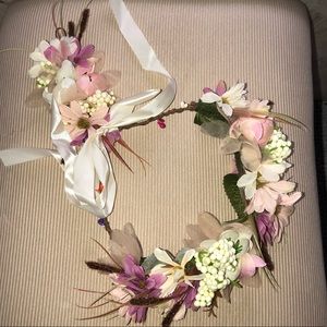 Floral crown. Fits toddler size. Never used